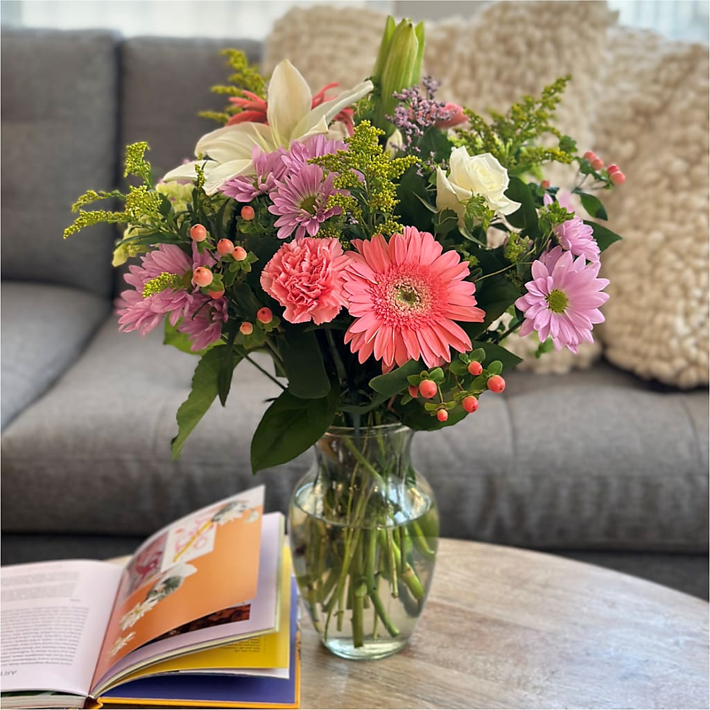 Pastel Tradition - A Florist Original – Touch Of Roses, Visalia CA