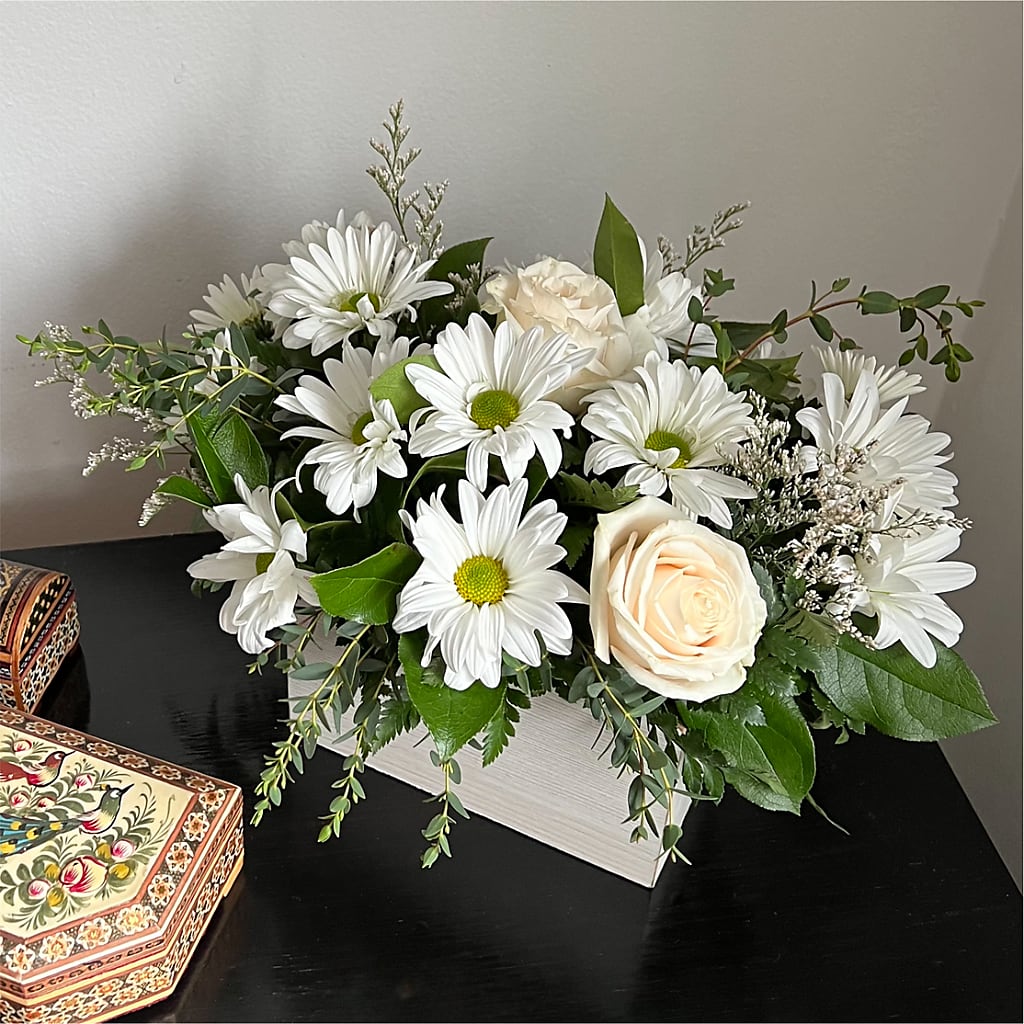 Fresh Linen Box Bouquet –  Touch Of Roses, Visalia CA