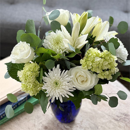 Snowy Dreams Bouquet –  Touch Of Roses, Visalia CA