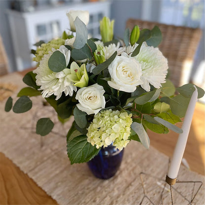 Snowy Dreams Bouquet –  Touch Of Roses, Visalia CA
