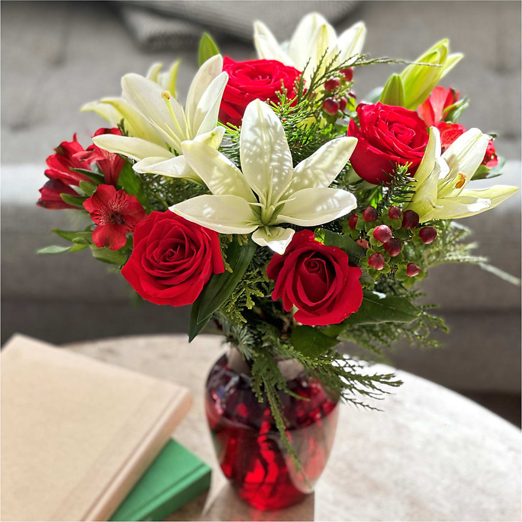 Evergreen Delight Bouquet –  Touch Of Roses, Visalia CA