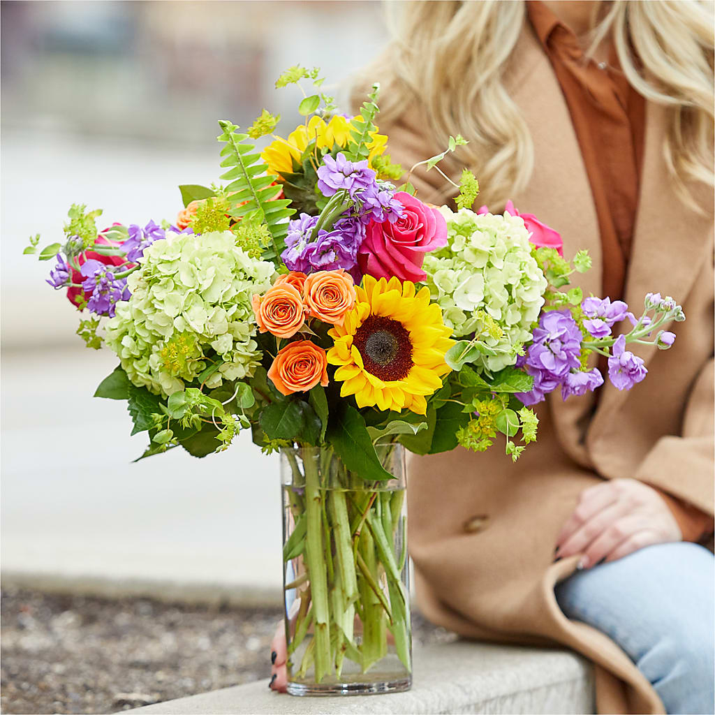 Vibrant Greetings Bouquet –  Touch Of Roses, Visalia CA